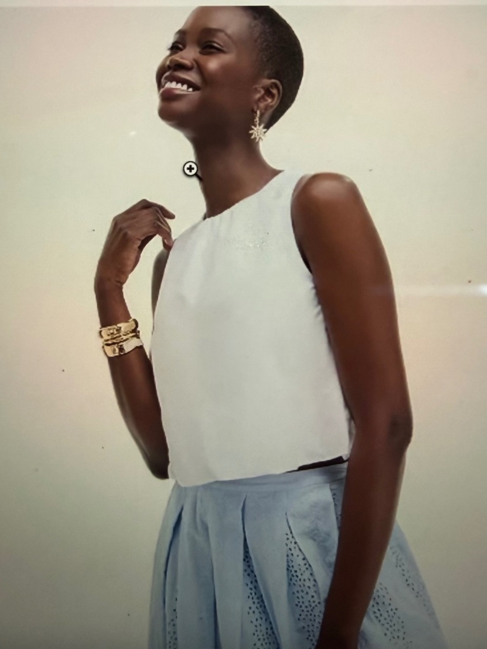 ON 34TH FROM MACYS WHITE  LINEN AND COTTON CROPPED  BUBBLE HEM TOP, SIZE SMALL